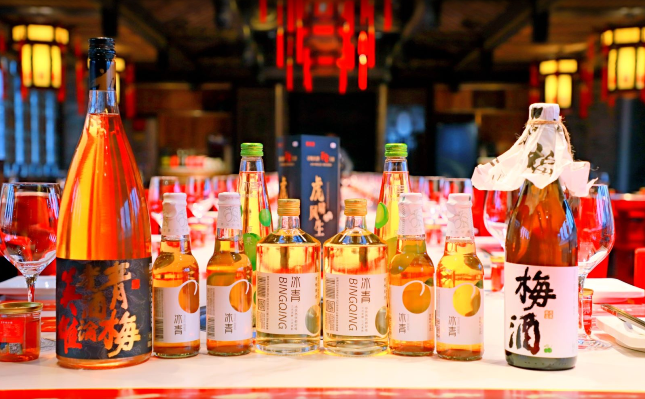 冰青攜手中糧名莊薈發(fā)布全國首款熱飲青梅果酒